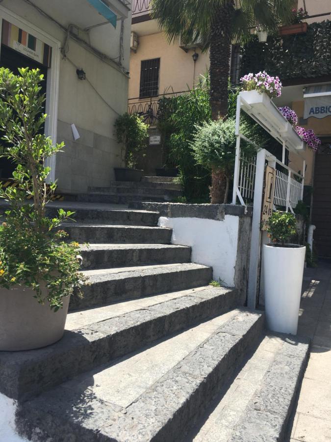 Corallo Holiday House Acitrezza أكيتْريتْسا المظهر الخارجي الصورة